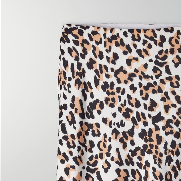 Leopard print satin skirt - Picture 2 of 4